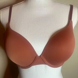 Victoria’s Secret tshirt push up bra size 34D